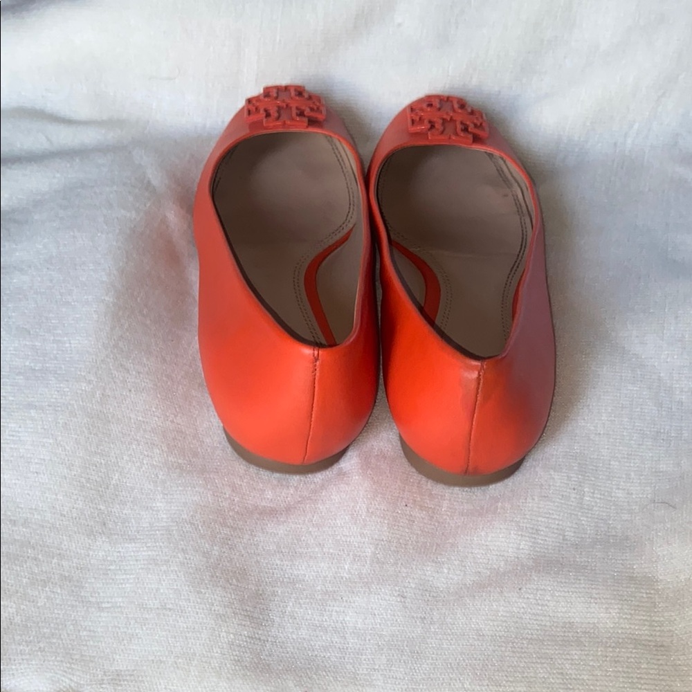Tory Burch Orange Flats with Signature Logo - Picture 3 of 7